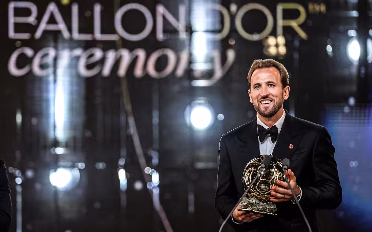 Harry Kane trionfa nel Pallone d’Oro 2026, Mbappé secondo e Yamal terzo: tutti i riconoscimenti della serata