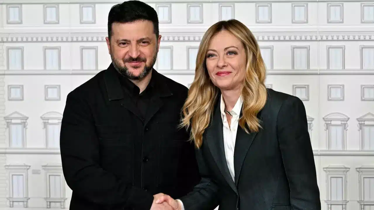 Zelensky a Roma ricevuto da Meloni e Mattarella. La premier, “Occidente diviso regalo a Mosca”.