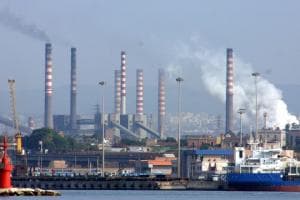 «Mancano le fideiussioni per il trattamento dei rifiuti», l'ex Ilva rischia di fermarsi