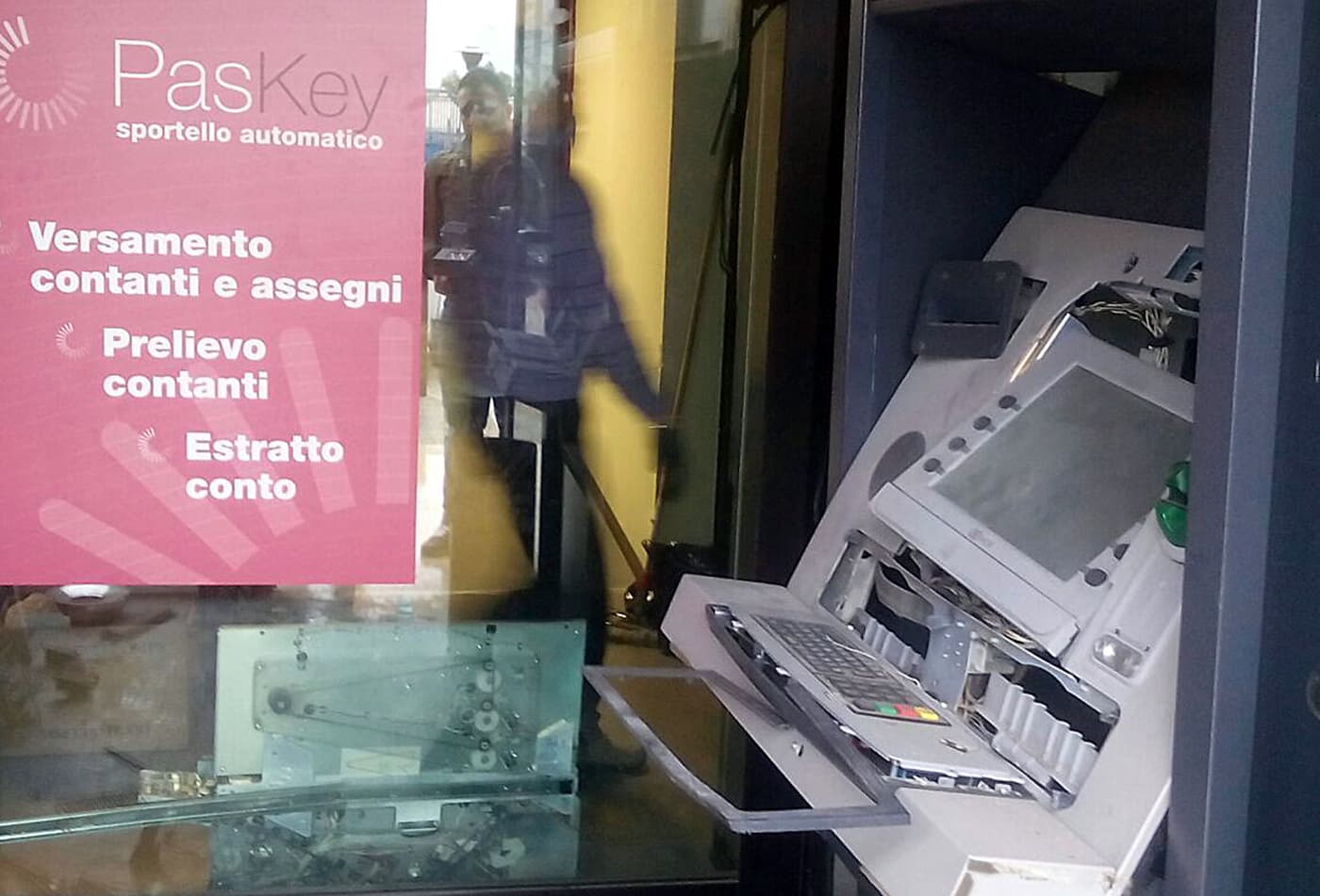 Assalti a bancomat e postamat in Puglia, 62 episodi nei primi 6 mesi del 2026