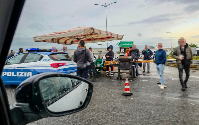 Blocco dei tir al Sud, Urso alla Camera: «Stiamo identificando gli autotrasportatori»