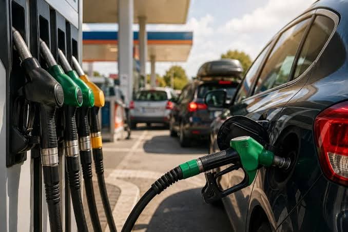 Ferragosto, rincari sui carburanti: benzina sfiora i 2 euro, diesel supera 2,08 euro