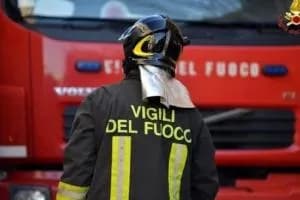 Martina Franca, scoppia l'incendio in campagna: intossicati due anziani e un volontario della protezione civile
