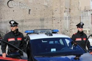 Taranto, auto travolge una donna sul marciapiede: la 60enne finisce ospedale, è caccia al pirata della strada