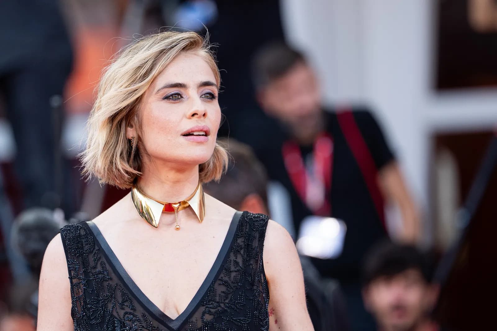 Greta Scarano a Venezia: un simbolo contro la violenza di genere sul red carpet
