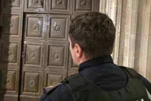 Martina Franca, uova contro il portone di casa del sindaco Palmisano: interviene la Polizia