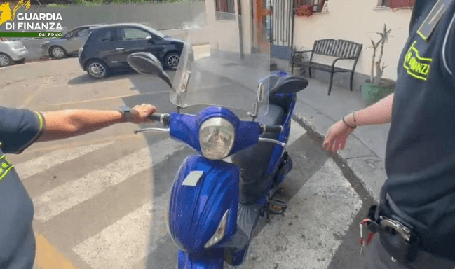 Finanza sgomina truffa della vendita di motorini elettrici come e-bike: sequestri anche in Puglia