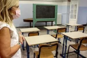Taranto, mazzette tra i banchi di scuola: sette indagati, c'è anche una preside