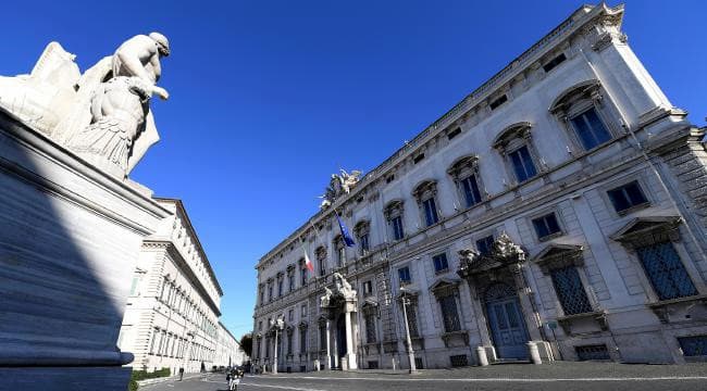 Puglia contro i superpoteri alla sanità del Nord: Decaro pronto al ricorso-bis contro l'Autonomia