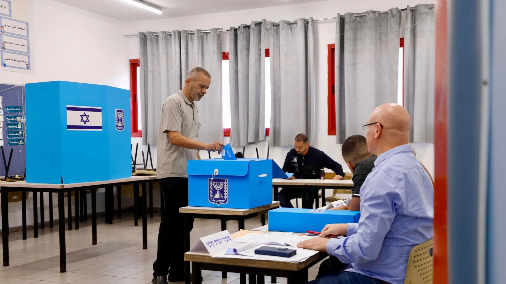 Elezioni in Israele: Netanyahu rischia il governo, affluenza in crescita e sfida aperta con Eisenkot