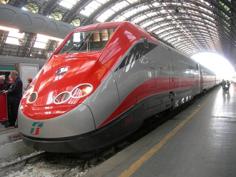 Treni, Decaro scrive a Salvini per il Frecciarossa Taranto-Roma: «Assurdo sia a carico della Regione»
