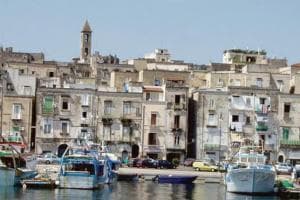 Gli stranieri a Taranto sono  il 4% della popolazione (e la maggior parte vive nel Borgo): l'analisi
