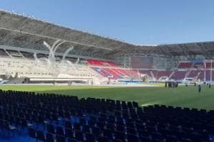 Taranto, tutti in coda allo Iacovone: si accendono i Giochi del Mediterraneo, due ore di show per raccontare la Puglia VIDEO