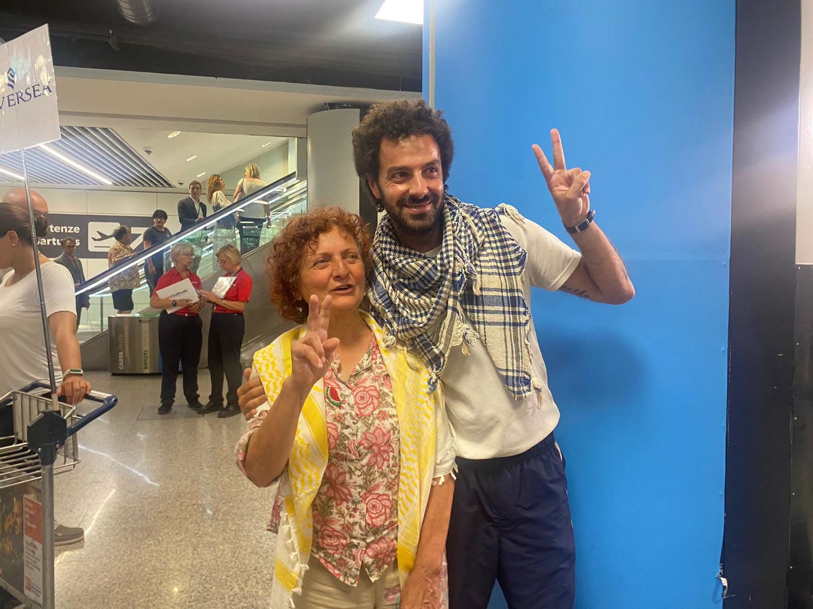 Flotilla, Domenico Centrone e Dina Alberizia sbarcano a Fiumicino: «Il più bel regalo che potessimo ricevere»