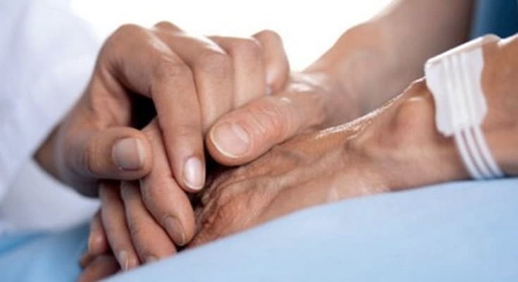 Fine vita, parte la sfida per una legge pugliese. Il monito dei vescovi: «Bisogna garantire le cure palliative»