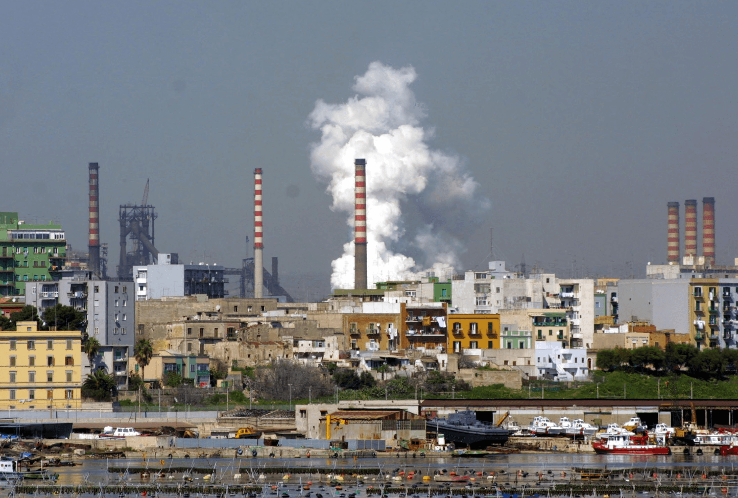 Crisi dell'ex Ilva, il ministro Urso: «Serve un'azione sinergica». E Decaro convoca i sindacati per mercoledì 17 giugno