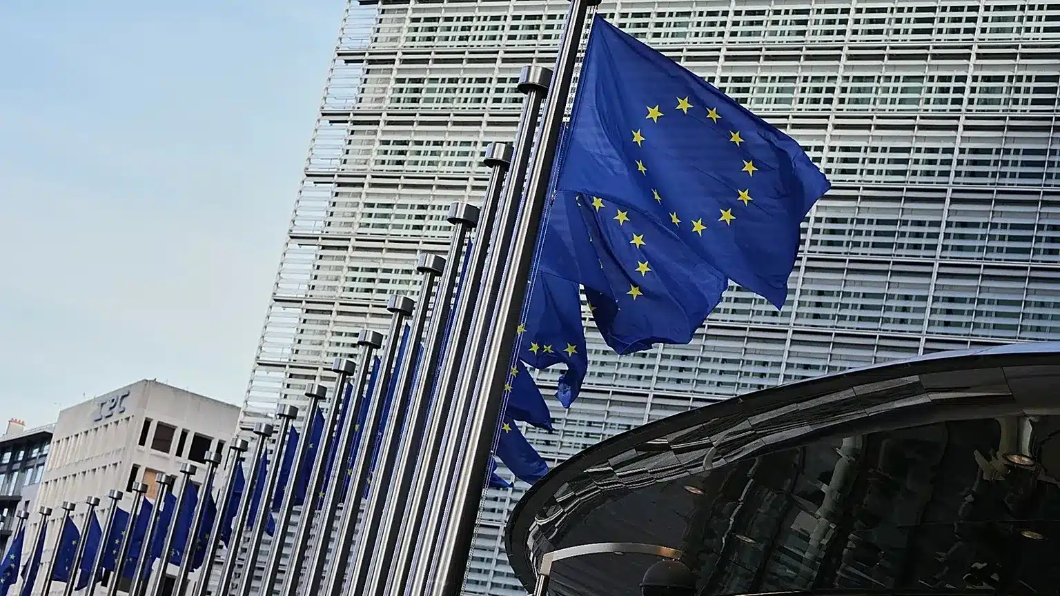 L'Ue concede flessibilità sull’energia, ma sollecita l’Italia su conti, fisco e politiche sociali