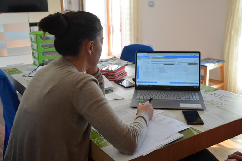 In Puglia le donne guadagnano il 27,2% in meno rispetto agli uomini. E il tasso di occupazione femminile è fermo al 37%