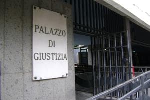 Grottaglie, stalking ed estorsione alla vicina: scatta la condanna per una 58enne