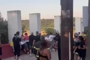 Castellaneta Marina, rissa selvaggia uscendo dalla discoteca. Pugni e calci: almeno cinque feriti. VIDEO