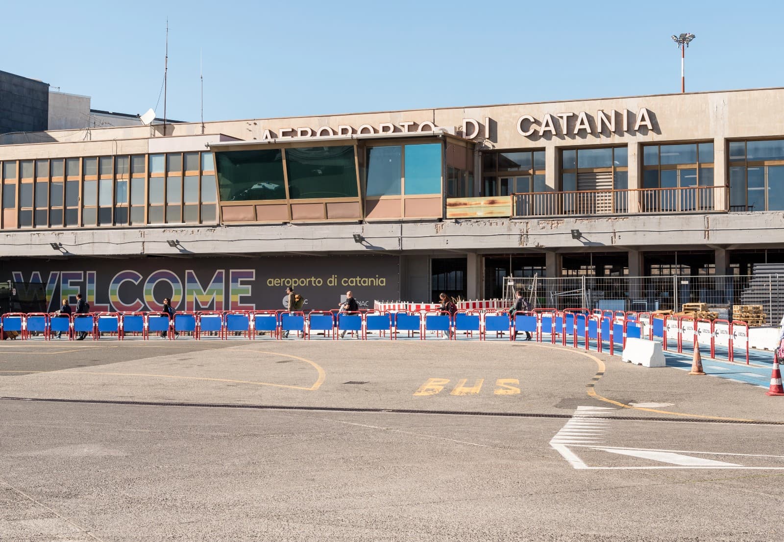 Etna, Catania senza voli: aeroporto chiuso fino a lunedì per cenere vulcanica