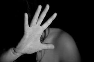 Maltratta la moglie e nasconde arma clandestina, arrestato un 47enne a Pulsano