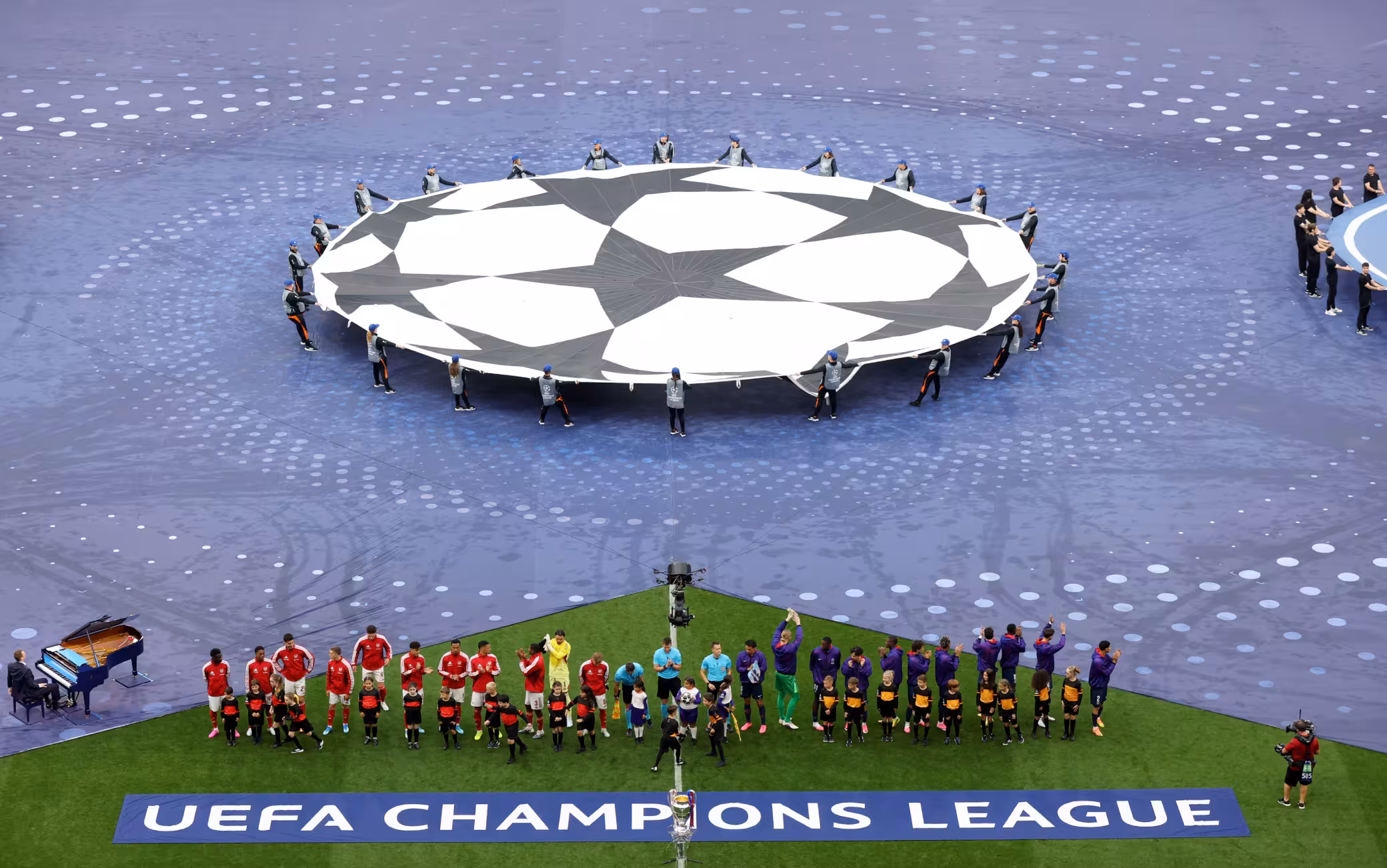 Champions League, serata difficile per Inter e Napoli. Bayern resiste, Barcellona e Arsenal inarrestabili. Stasera Roma-Real Madrid