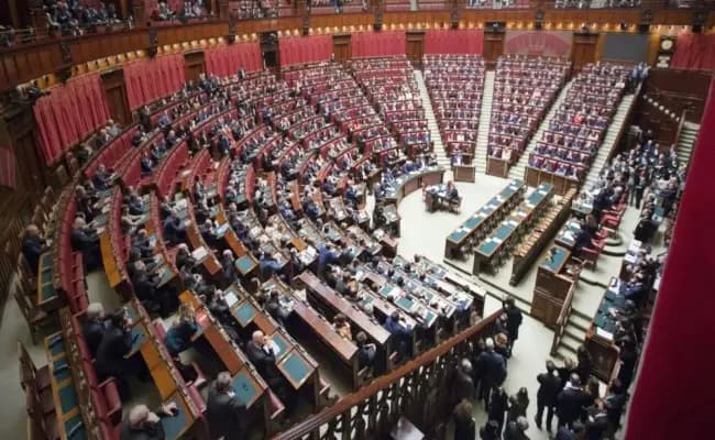 Nuova legge elettorale del centrodestra: proporzionale con premio e ballottaggio, scontro con il Pd