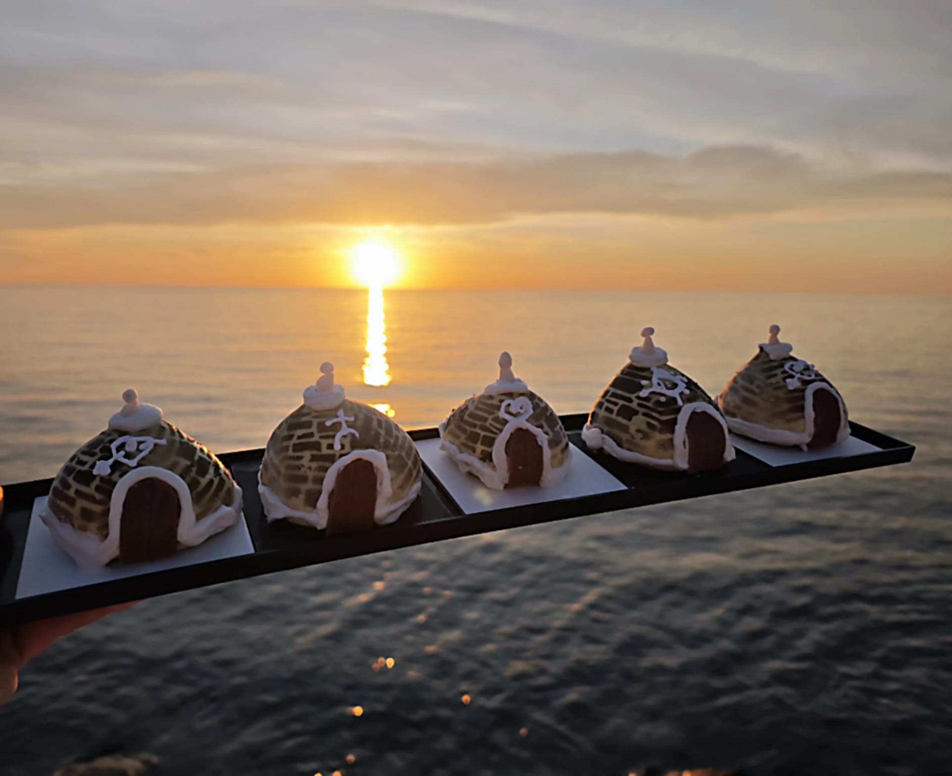 Il tradizionale sospiro di Bisceglie si trasforma in un trullo: così nasce il dolce che celebra la Puglia