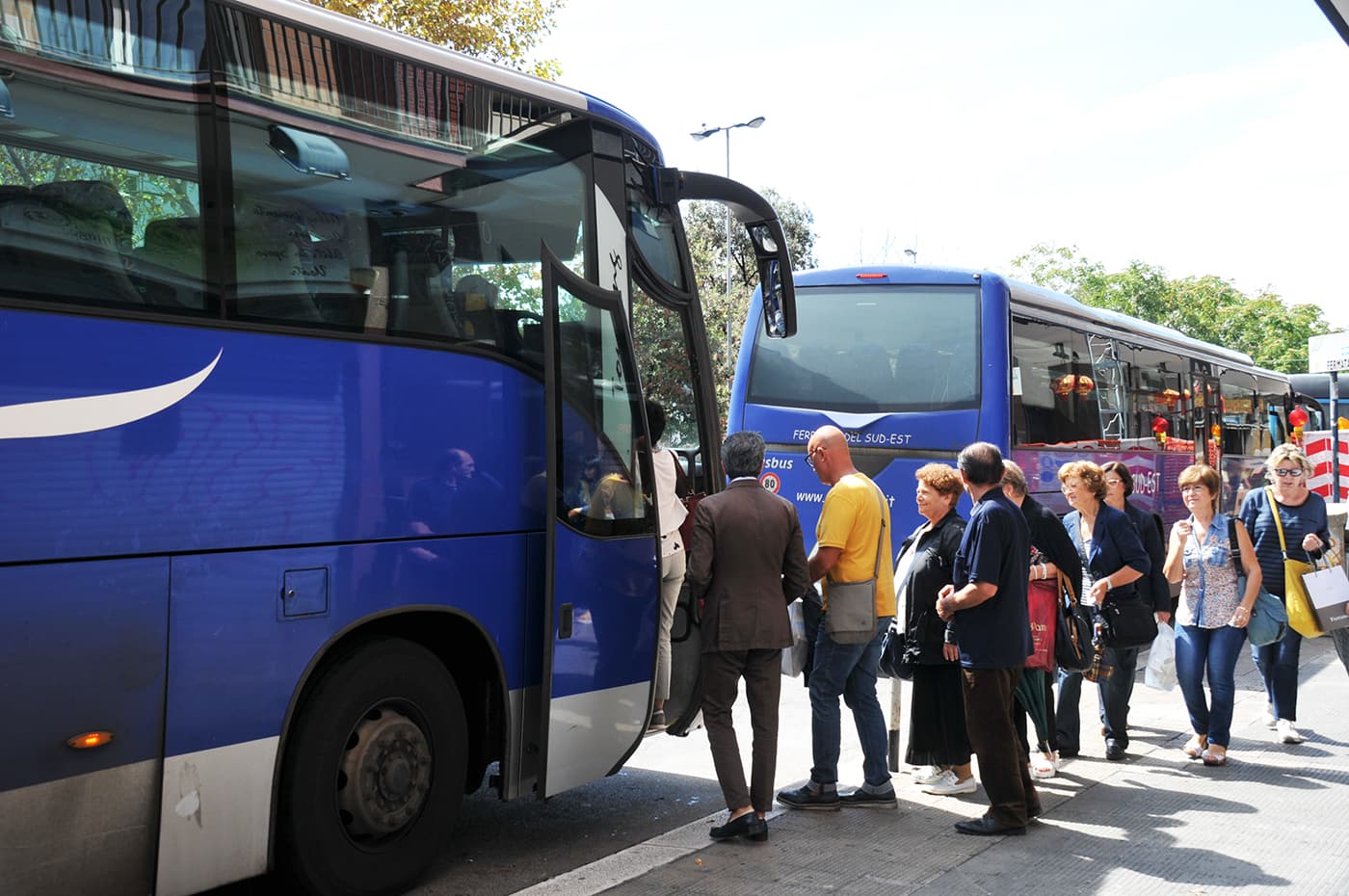 Abbonamenti dimezzati per gli studenti pendolari in Puglia: arriva il bonus da 8 milioni