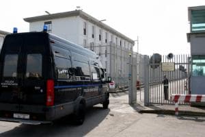 Truffa e appalti sospetti in carcere a Taranto: cinque rinvii a giudizio e un’assoluzione