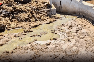 Laterza, nell'inchiesta sul bracciante morto spuntano anche violazioni ambientali: «Un lago di letame nella Terra delle Gravine»