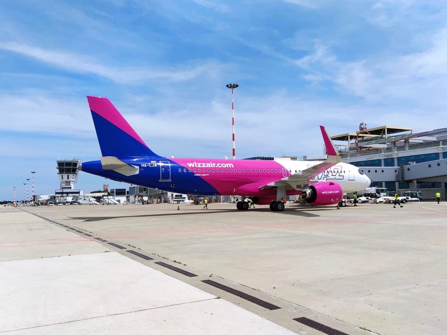 Wizz Air punta sulla Puglia: per l’estate 14 collegamenti aerei da Bari e Brindisi verso 7 Paesi