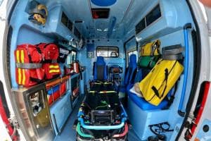 Massafra, auto si ribalta sulla strada statale 106: morta la persona a bordo, traffico in tilt