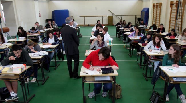 La lunga «notte prima degli esami»: ansie, aspettative, sogni e paure degli studenti pugliesi e lucani