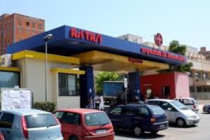 Taranto, aggredisce l’ex moglie, un vigilante e un medico: 55enne oggi dinanzi al giudice. Revocati i domiciliari
