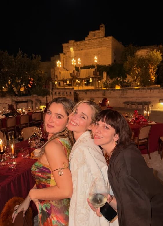 Emilia Clarke in Puglia, vacanza tra Borgo Egnazia e Fasano: la Daenerys di «Game of Thrones» incanta il Salento