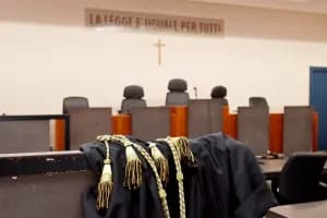Taranto, madre si tolse la vita dopo essere stata  sequestrata in casa: il figlio a processo