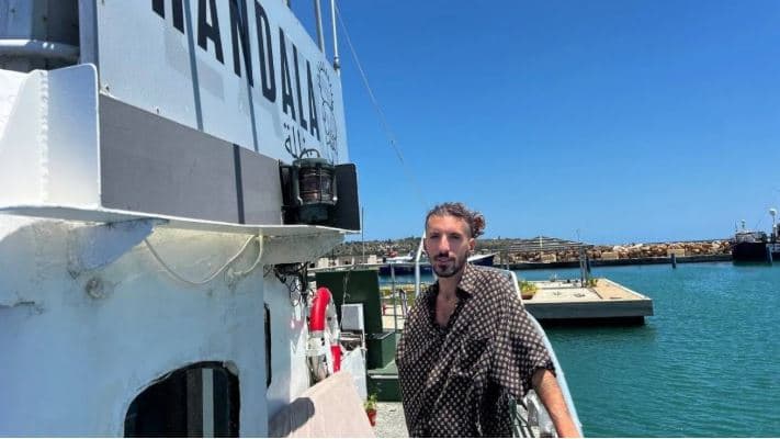 «Flotilla» di Puglia in Albania contro il «resort di Trump»: a bordo anche l’europarlamentare Palmisano e l’assessora Romano