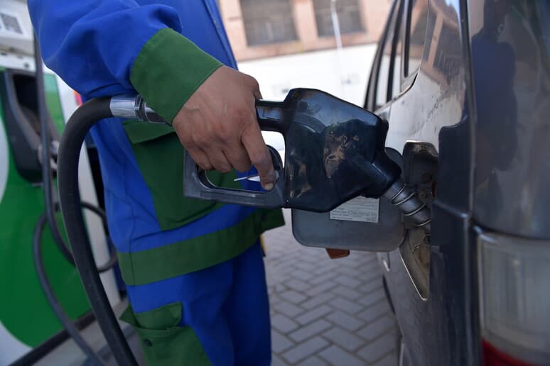 Carburanti alle stelle, Puglia e Basilicata nella «top 10» delle Regioni con il gasolio più caro