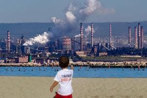 Il monito di Decaro: «La grande crisi di Taranto richiede una legge speciale»