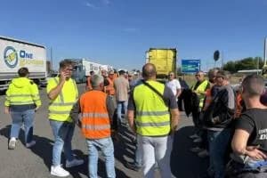 Protesta tir, sit in anche a San Basilio nel Tarantino: 150 mezzi in presidio, a rischio le consegne