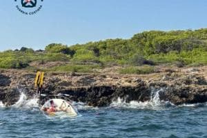 Taranto, gommone si incaglia  sugli scogli dell’isola di San Pietro: soccorsi due diportisti