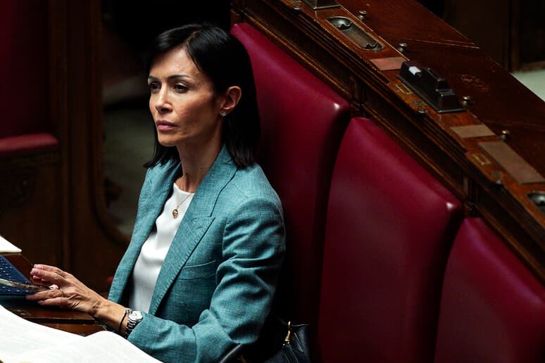 Stakanovisti o assenteisti? Ecco i parlamentari pugliesi in classifica. Alla Camera primato negativo per Mara Carfagna