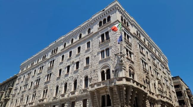 Aqp, le bacchettate della Corte dei Conti su stipendi e consulenze. Taglio ai benefit dei dirigenti