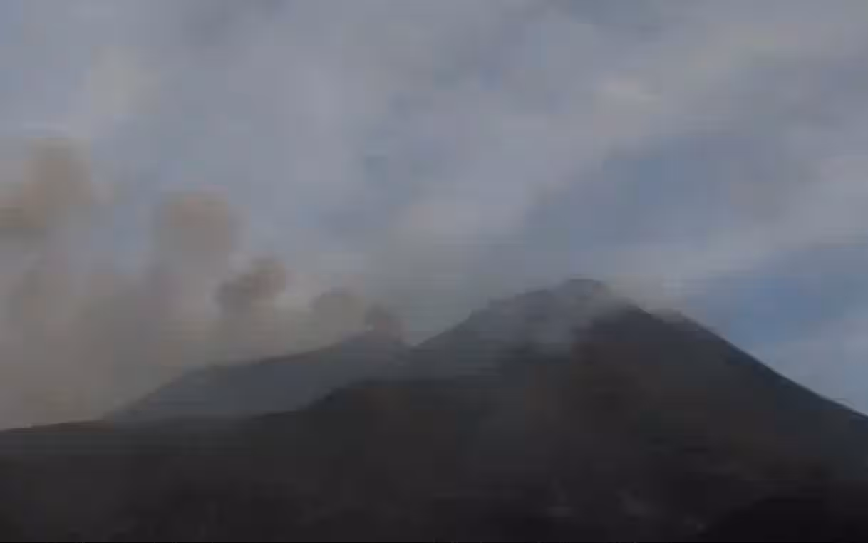Etna, l'aeroporto di Catania rimane chiuso fino alle 14:30: voli bloccati a causa della cenere vulcanica