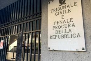 Taranto, tappava la bocca agli alunni con lo scotch e li legava alla sedia: maestra elementare condannata a 4 anni