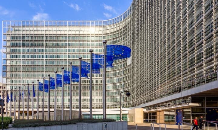 Caos al Consiglio europeo: niente aria condizionata per i dipendenti, ma gli uffici di von der Leyen restano al fresco
