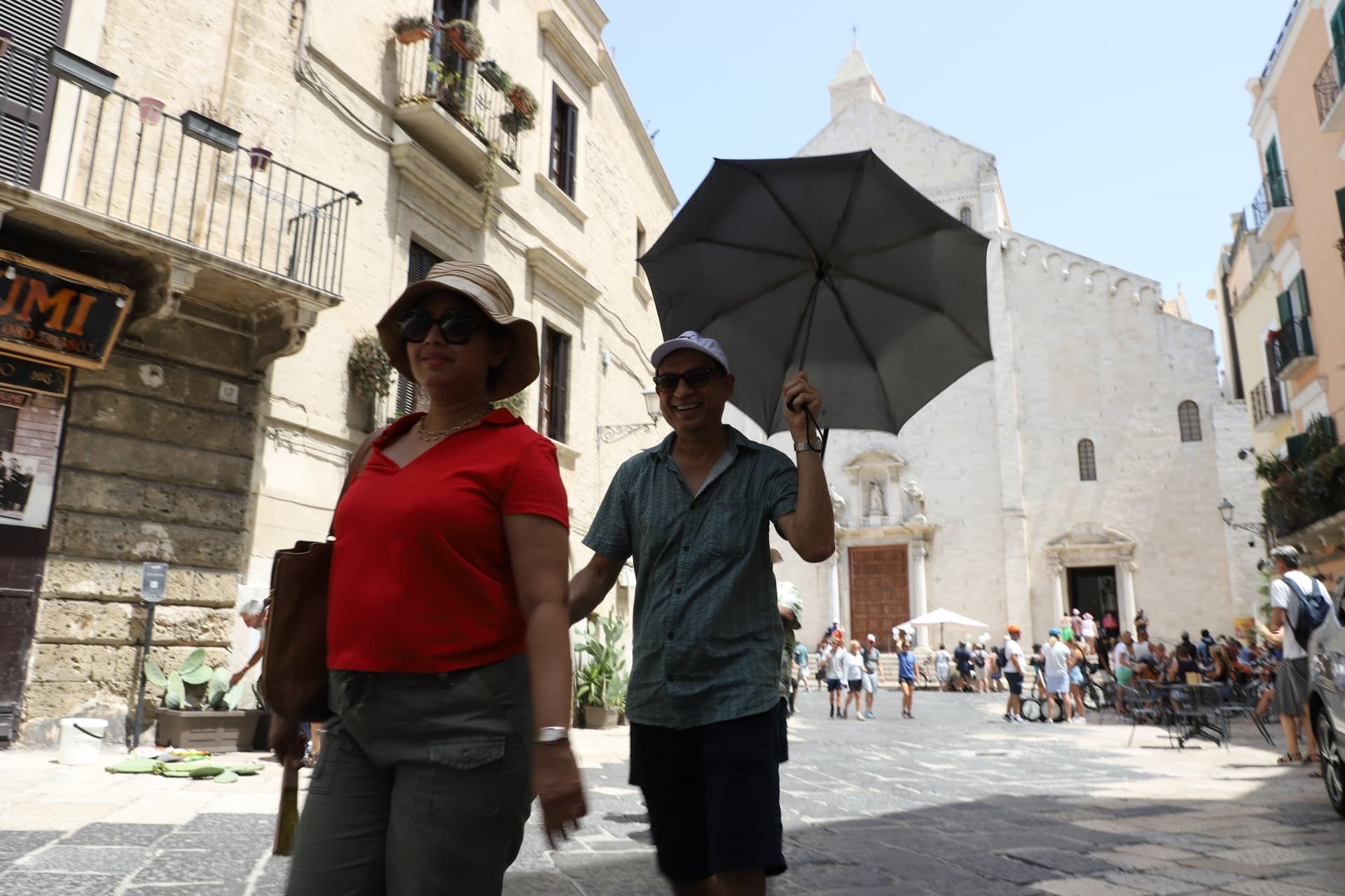 Caldo, Ferragosto rovente in Puglia e Basilicata: temperature fino a 36 gradi. L’ondata di afa durerà fino al 17