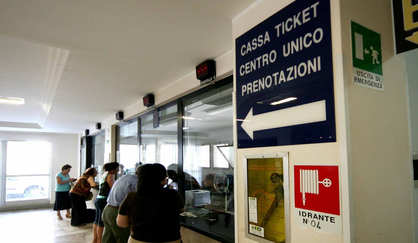 Liste d’attesa in Puglia, in 20 settimane oltre 220mila pazienti contattati ma è caccia alle false urgenze